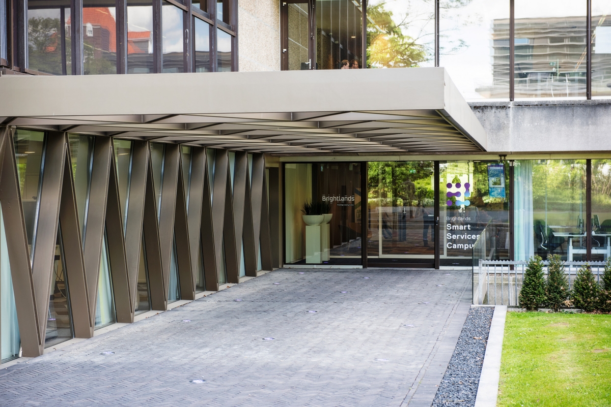 Entree van de Brightlands Smart Services Campus te Heerlen